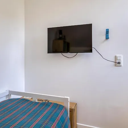 3 Bedroom Lovely In Мешер-сюр-Жиронд
