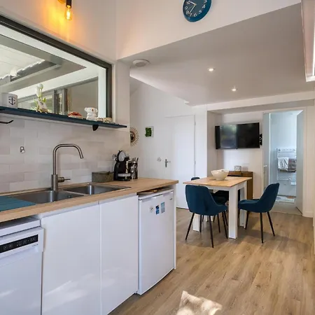 Дом отдыха 3 Bedroom Lovely In Мешер-сюр-Жиронд
